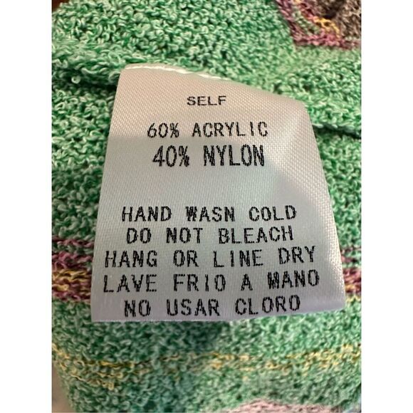 Size S (Oversized) Easel Los Angeles Poncho Crochet in Apple Green - Picture 6 of 6